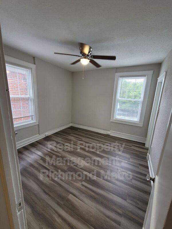 Foto del edificio - 2400 Barton Ave