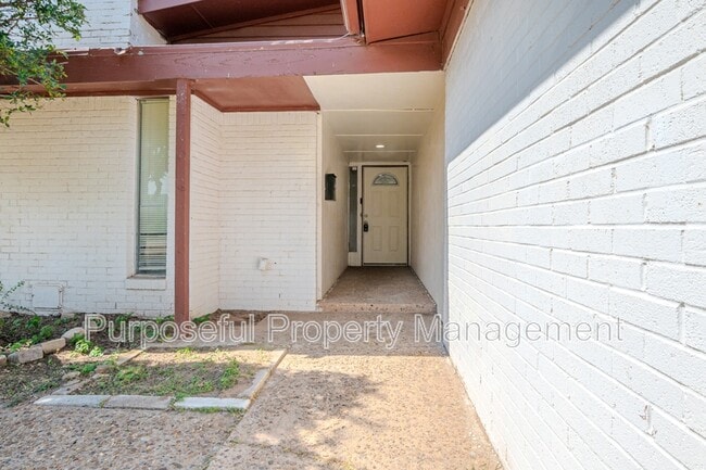 Building Photo - 501 N Peniel Ave