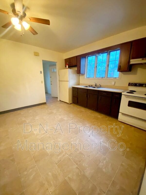 Building Photo - 716 W Lackawanna Ave