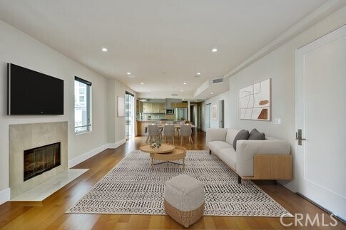 Building Photo - 1014 Larrabee St