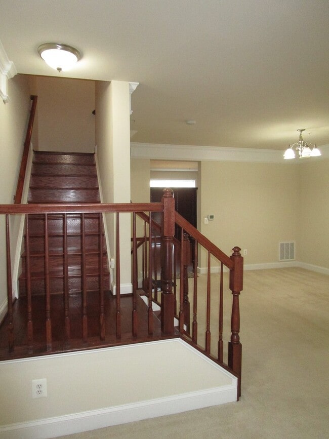 Building Photo - Gorgeous 4BR/3.5BA Townhouse in Ellicott C...