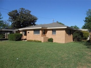 Building Photo - 2125 Barrow St