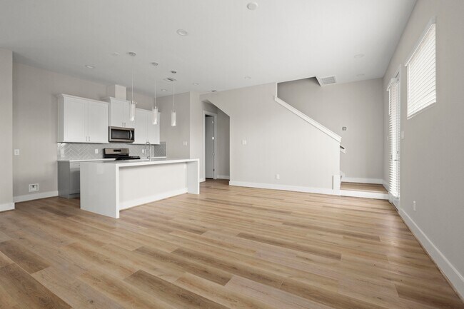 Foto del edificio - 8114 Esther Acres Ln