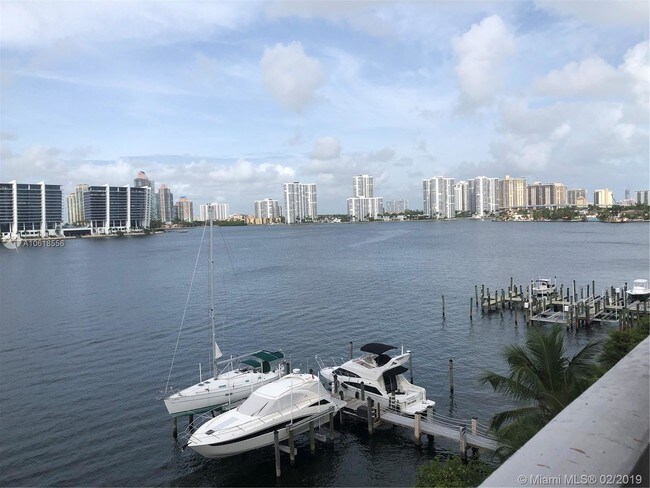 Foto del edificio - EDEN ROC CONDO