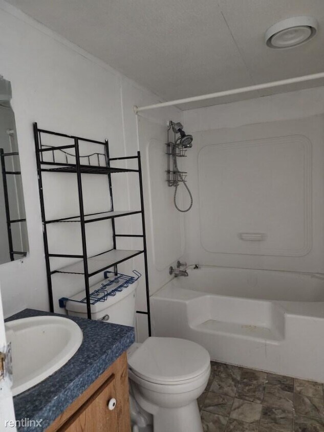 Building Photo - 2 br, 1 bath Mobile Home - 416 E. Vfw Lane...