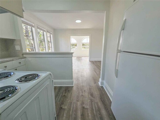 Building Photo - 2007 SW 10th St