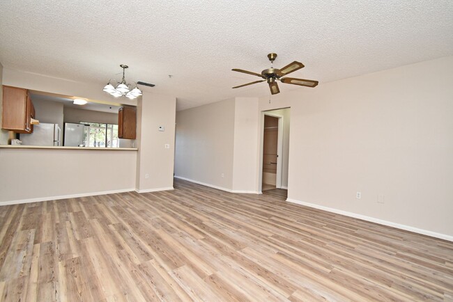 Building Photo - Spacious 2 bedroom 2 bath condo practicall...