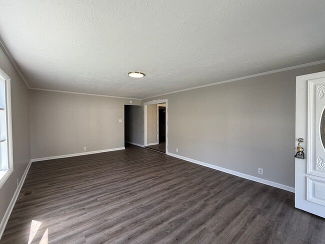 Building Photo - Beautiful 4 Bedroom 2 bathroom home for lease