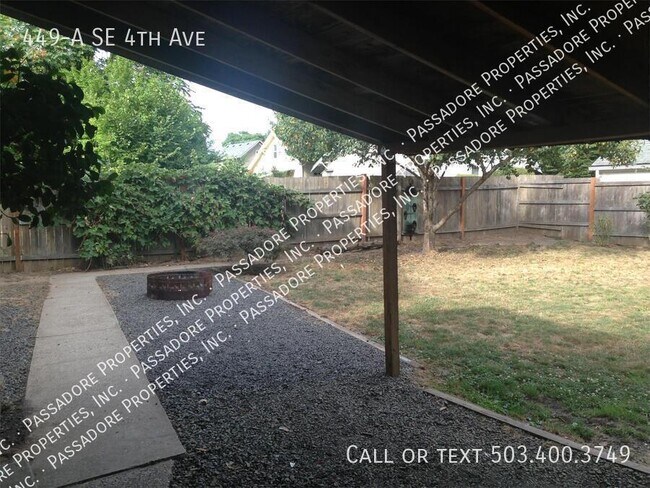 Building Photo - 449-A SE 4th Ave-
