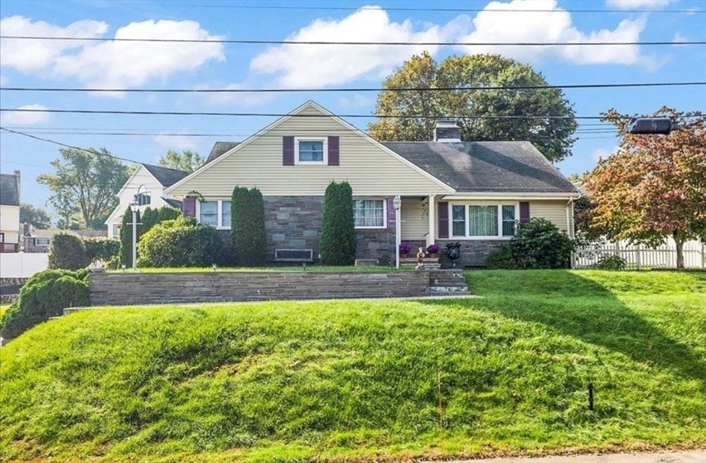 Primary Photo - 3 Greenview Rd