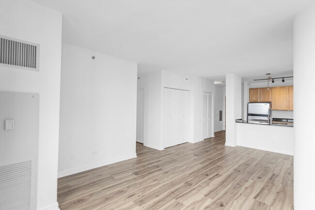 Building Photo - 210 S Desplaines St