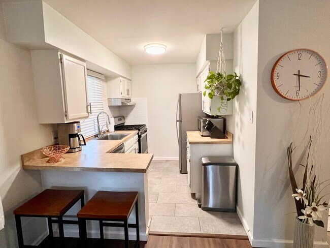 Kitchen - 2407 David Dr