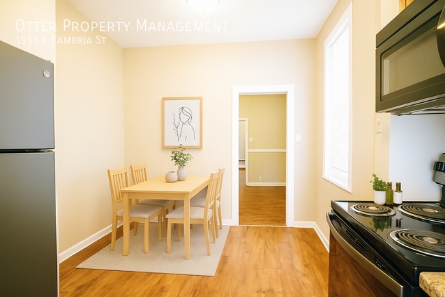 Photo - 1913 E Cambria St House