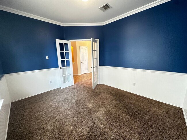 Building Photo - Flash Rental Reduction!