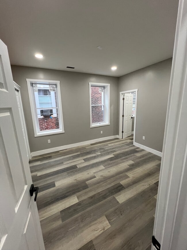 Building Photo - 4824 Sansom St