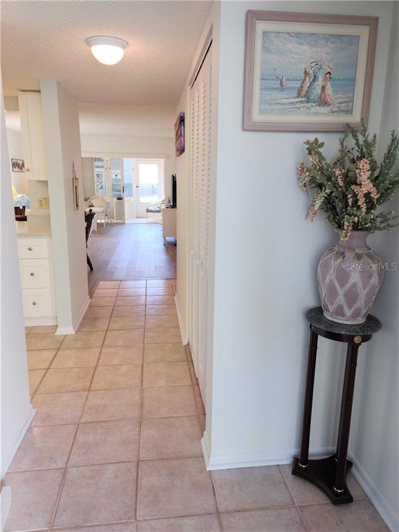 Foto del edificio - 402 Pinebrook Crescent