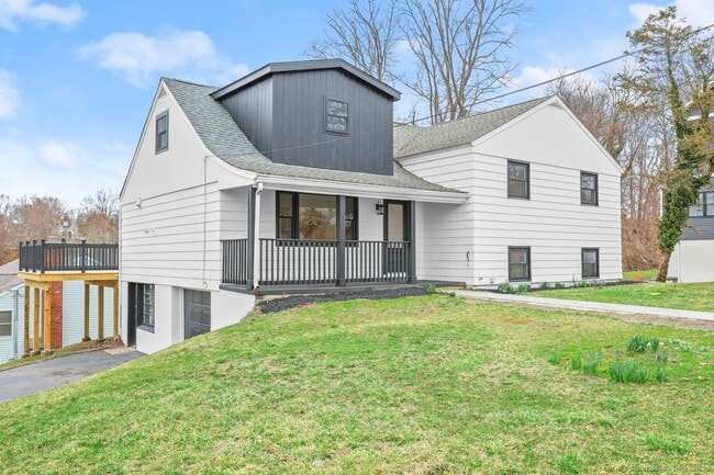 Building Photo - 141 Ridgewood Dr