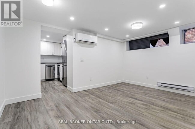 Building Photo - 1088 Avenue Rd