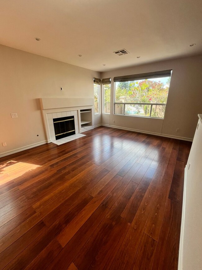 Foto del edificio - Spacious 3-Bedroom, 2.5-Bathroom Home