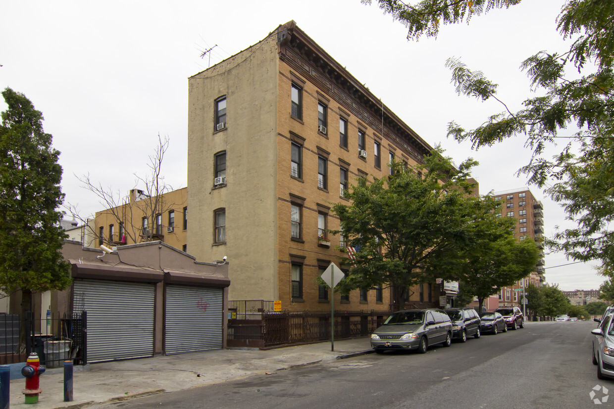 Foto principal - 530 E 188th St