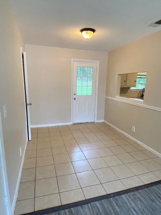 Building Photo - Quiet North Columbus Home