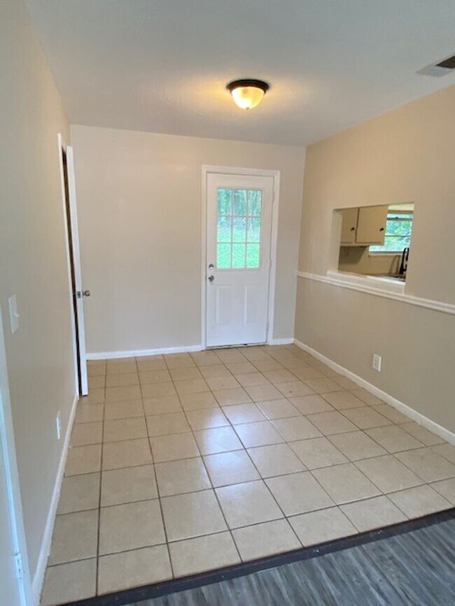 Foto del edificio - Quiet North Columbus Home