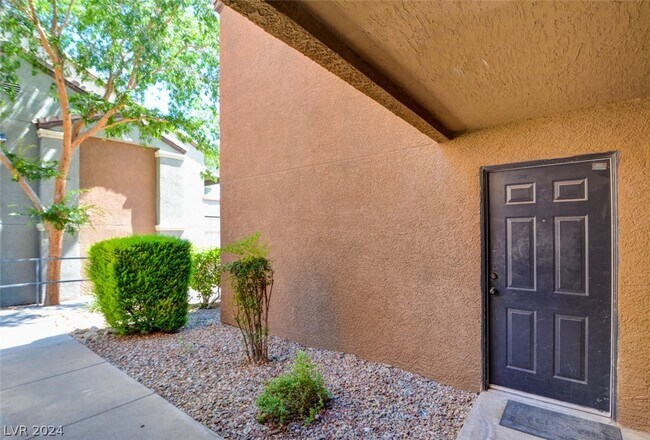 Building Photo - 555 E Silverado Ranch Blvd