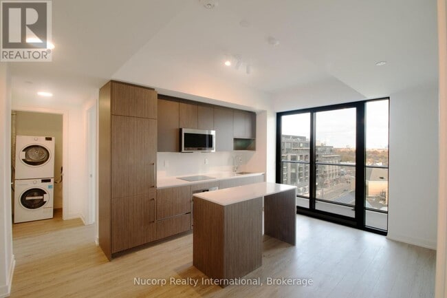 Building Photo - 799 The Queensway