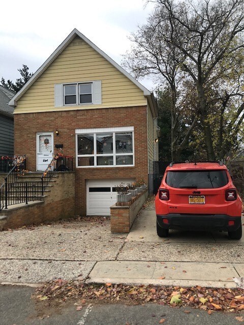 Primary Photo - 16-18 Pavonia Ct