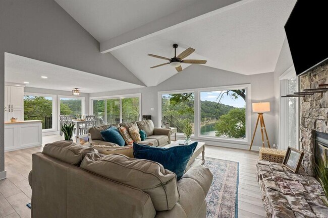 Foto del edificio - 3700 Hideaway Ln