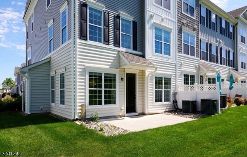 Foto principal - 100 Aspen Dr