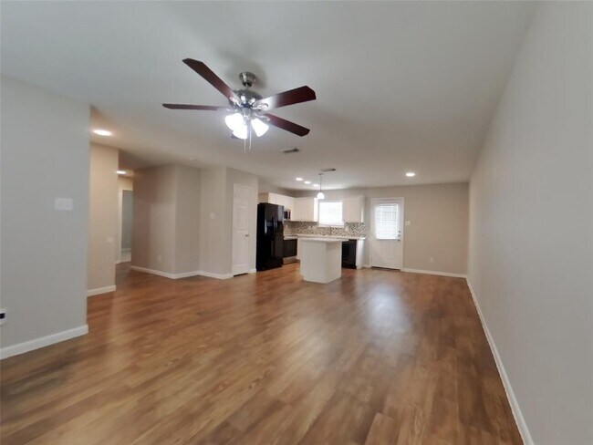 Foto del edificio - 7115 Towering Pine Ln