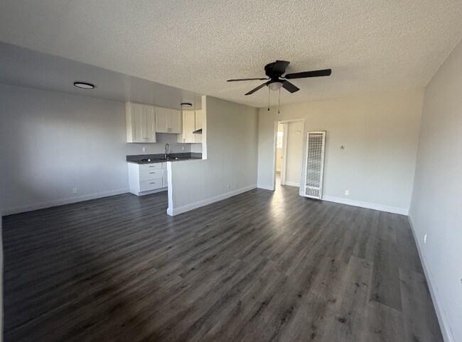 Foto del edificio - 1377 W 112th St