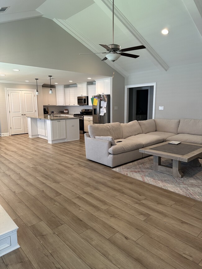 Building Photo - 469 Paxton Lp