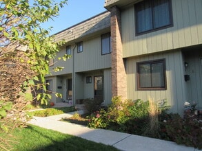 Building Photo - 18 Magnolia Hill Ct