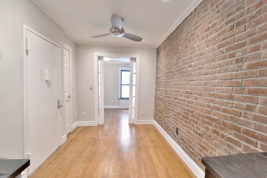 Foto del edificio - 345 W 53rd St