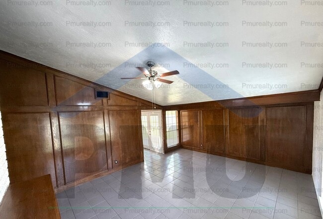 Photo - AVAILABLE NOW!!! Lovely 3/2/2 home in Gran...