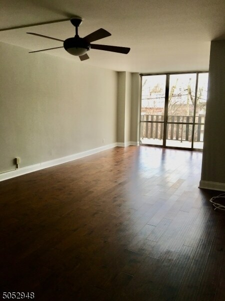 Foto del edificio - 530 Valley Rd