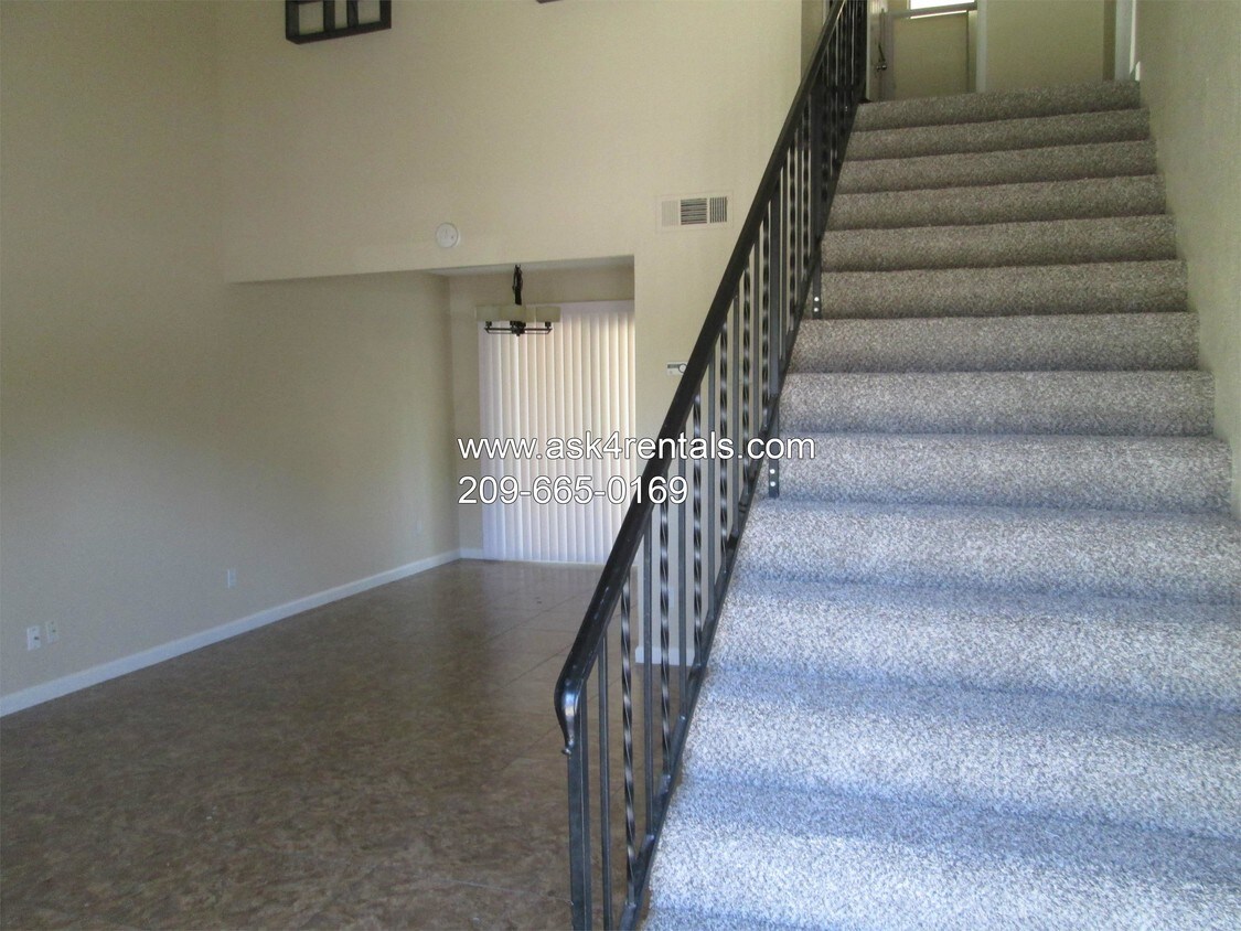 Building Photo - 1301 Sylvan Meadows Dr