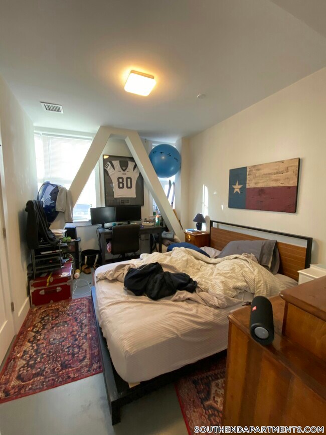 Building Photo - 659 Massachusetts Ave