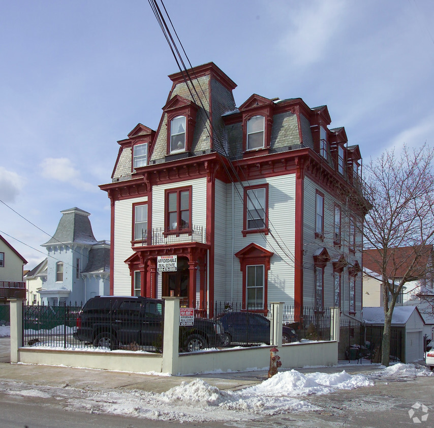 Building Photo - 825 2nd St