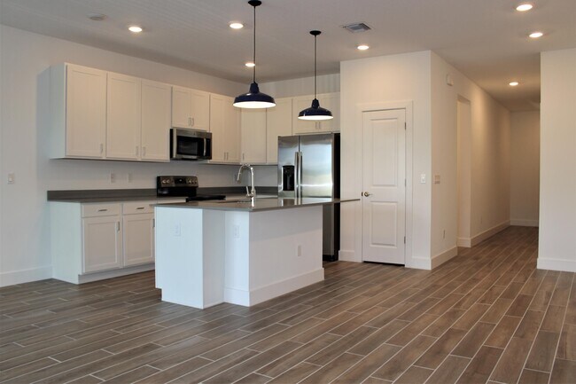 Building Photo - 207 Preserve Trl S
