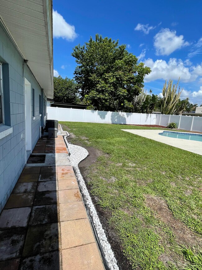 Foto del edificio - 1515 Sawyerwood Ave