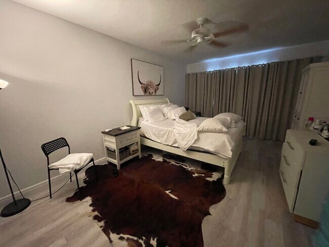 Foto del edificio - 1020 Country Club Dr