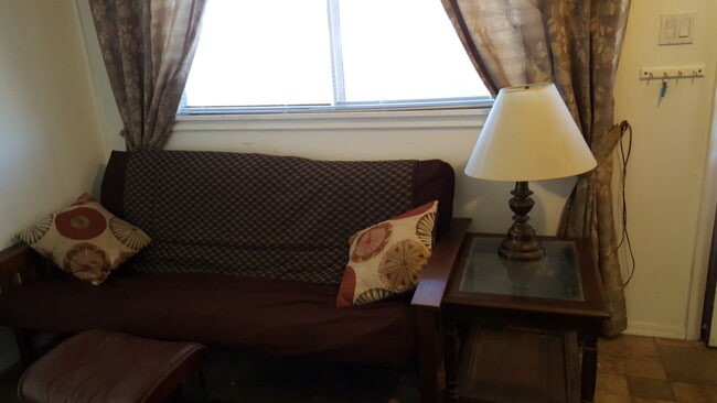 Sala de estar - 319 E Bailey St