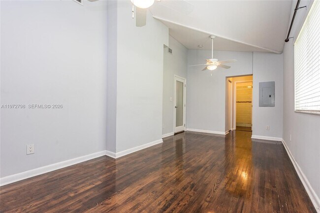 Foto del edificio - 330 NE 86th St