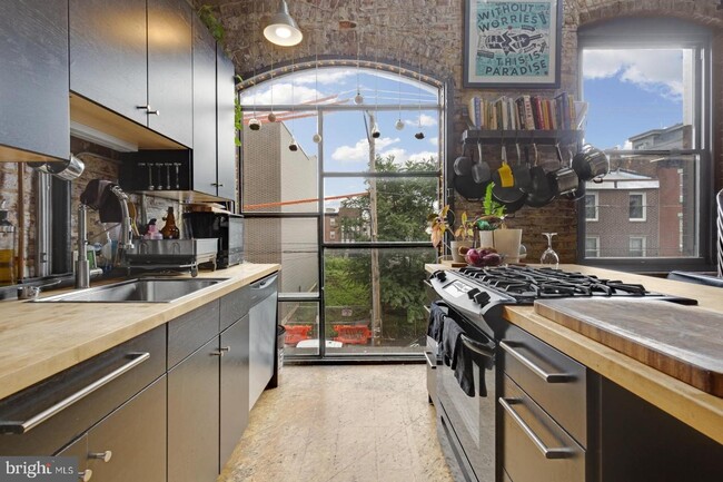 Foto del edificio - 2042-46 Amber St