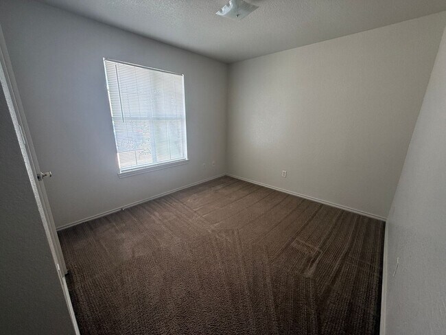 Foto del edificio - 3301 Hereford Ln