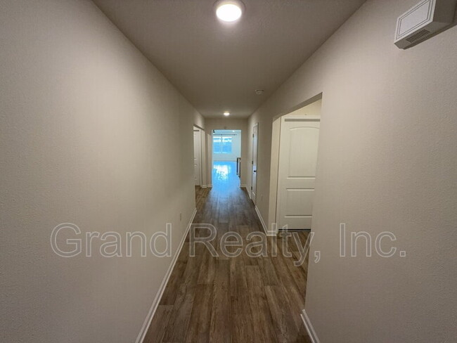 Foto del edificio - 6474 Churchill Cir