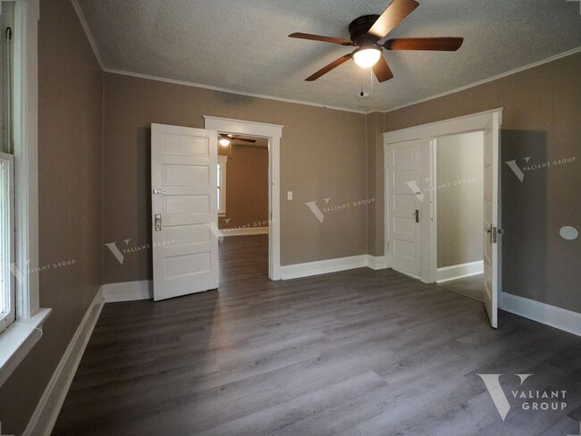 Building Photo - Two Bedroom, One Bathroom Home